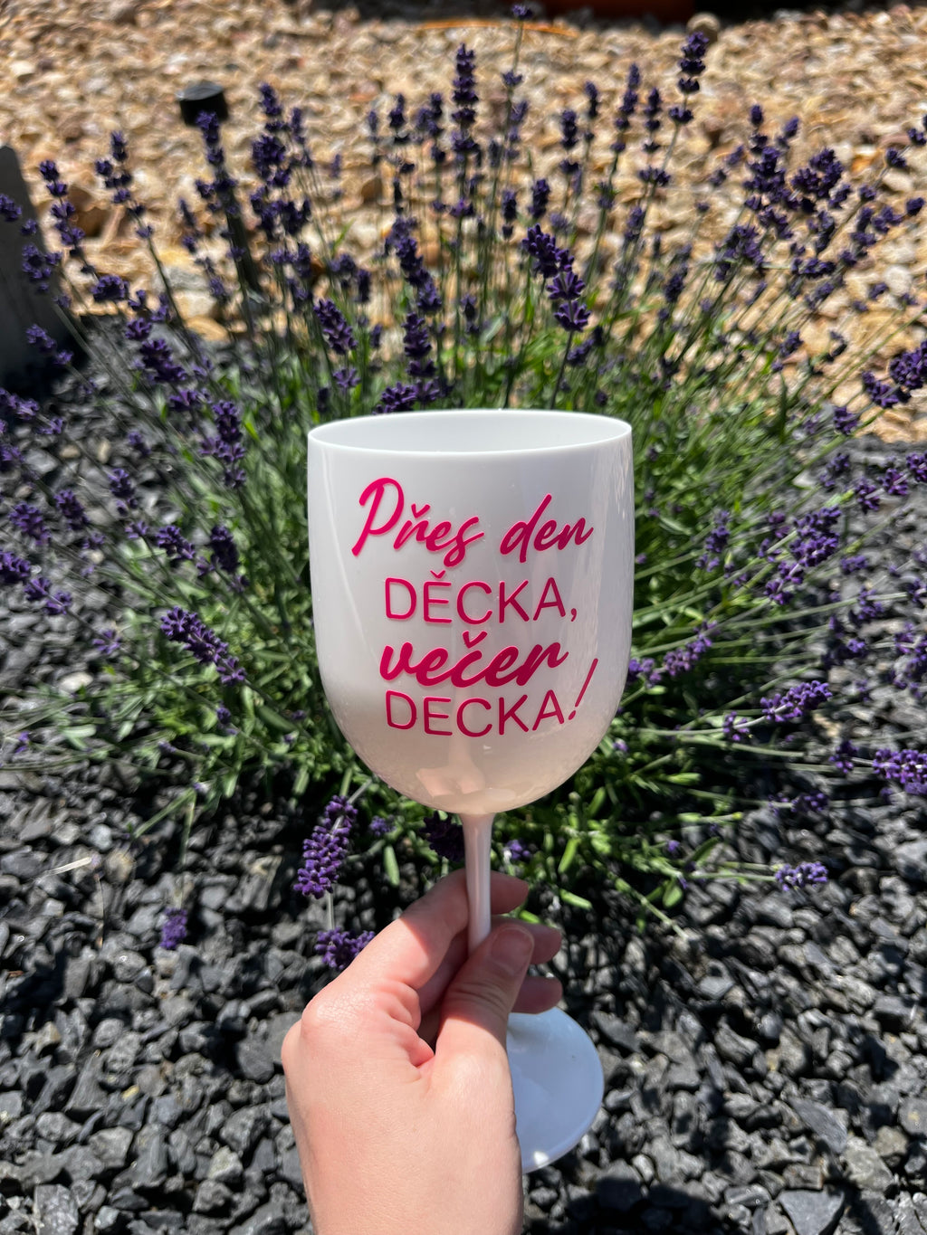 Plastová sklenička - Přes den děcka, večer decka!